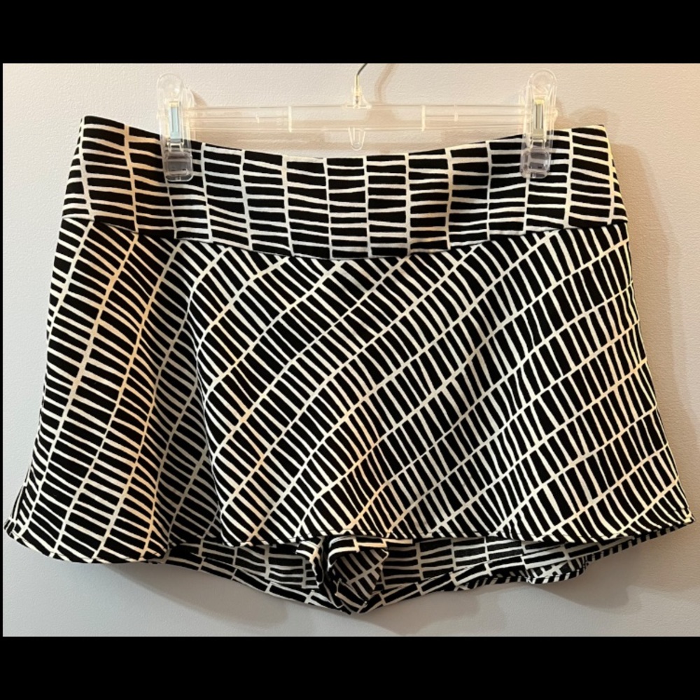 Express Women’s Skort, SZ: 10, NWOT